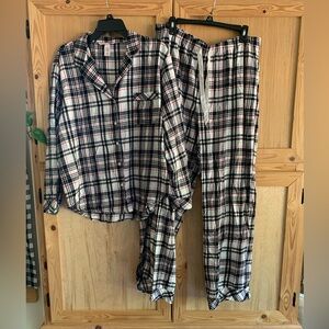 Victoria's Secret Plaid Flannel Pajama Set in Black, White, and Red Sz XL